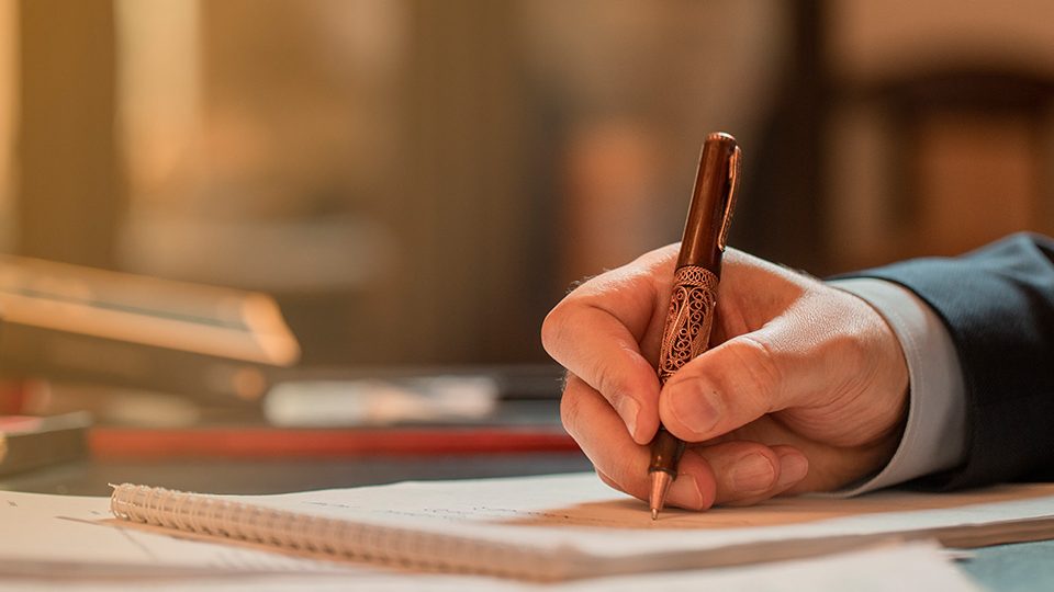 إنهاء العلاقات التعاقدية في نظام العمل السعودي.